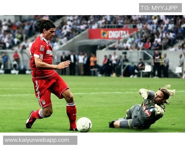 足球球星穿搭亮点:专注袜套设计与风格,展现个人特色与竞技态度 足球球星穿搭亮点:专注袜套设计与风格,展现个人特色与竞技态度