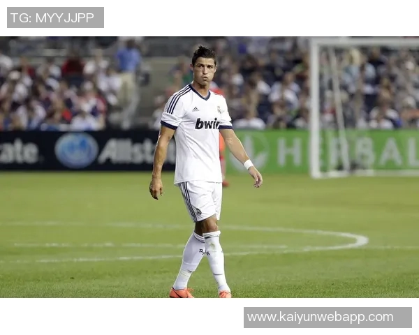 霸气十足足球壁纸球星展现强者风范与竞技魅力,动感十足引爆激情 霸气十足足球壁纸球星展现强者风范与竞技魅力,动感十足引爆激情